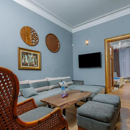 Apartment Center, 3bdr, Heart Of The City, Free Secured Parking Sofia