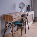 Center, 3bdr, Heart Of The City, Free Secured Parking *