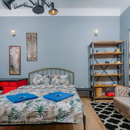 Center, 3bdr, Heart Of The City, Free Secured Parking Апартамент София