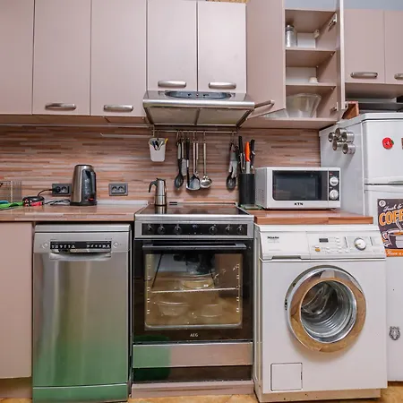 Center, 3bdr, Heart Of The City, Free Secured Parking アパート