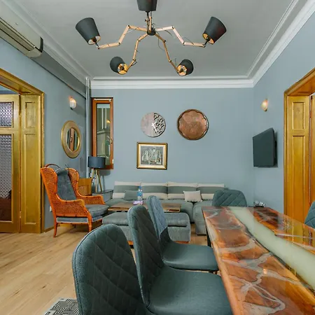 Center, 3bdr, Heart Of The City, Free Secured Parking